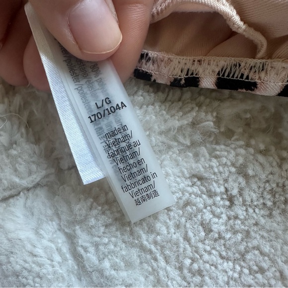 Victoria's Secret | Leopard Print Chain Strap Cutout Bikini Top | Size Large - Picture 12 of 12